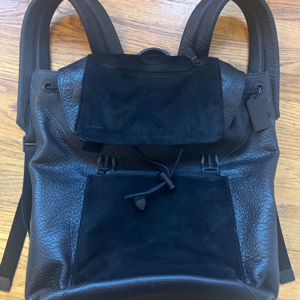 Coach Manhattan Backpack crafted in black leather with suede paneling - Picture 4 of 10